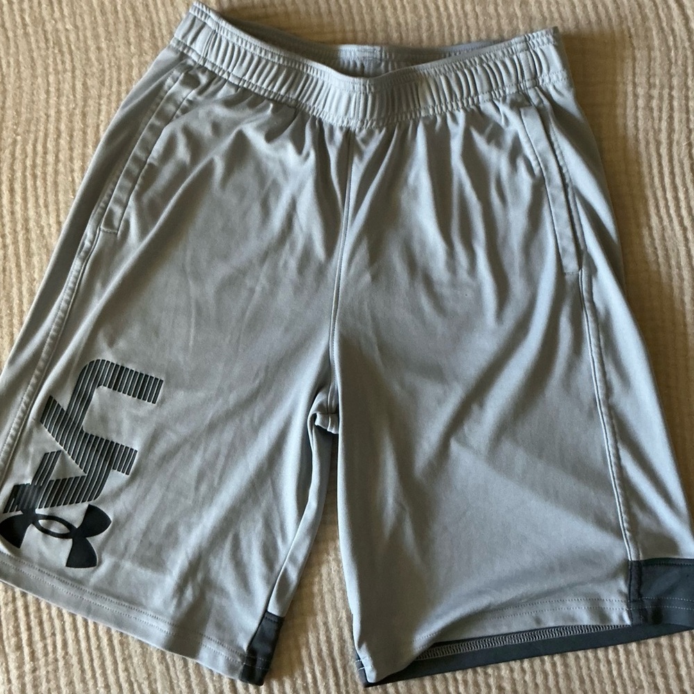 Under Armour boys Gray Athletic Shorts